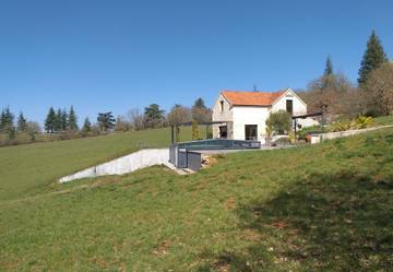 Gîte pour 4 personnes, avec jardin ainsi que piscine et balcon à Saint-Médard