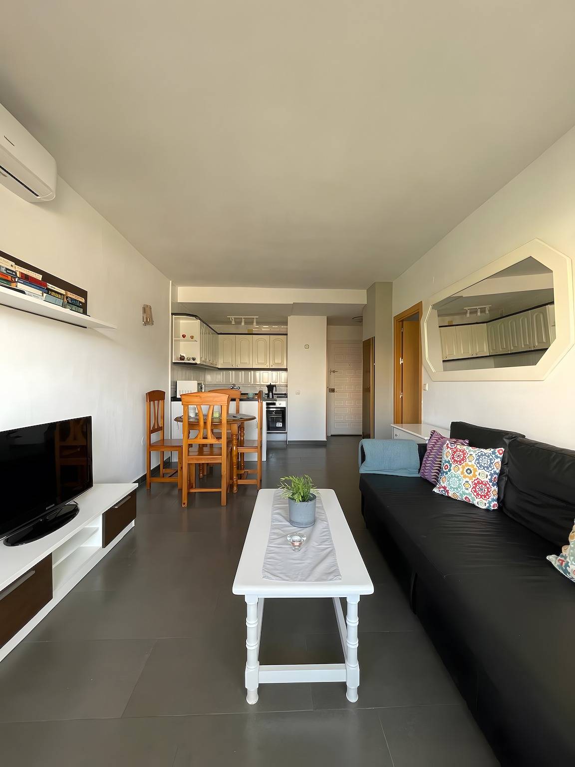 Appartement entier, Appartement 'Santi' avec piscine partagée, Wi-Fi et climatisation in Benalmádena Costa, Benalmádena