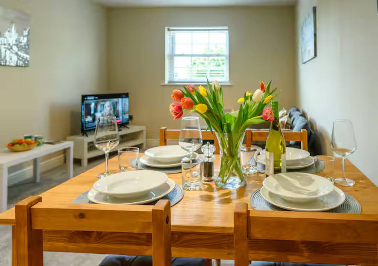 Entire apartment, 2-Bedroom Flat on Copthorn Road - with parking - Pass the Keys in Shrewsbury, Shropshire