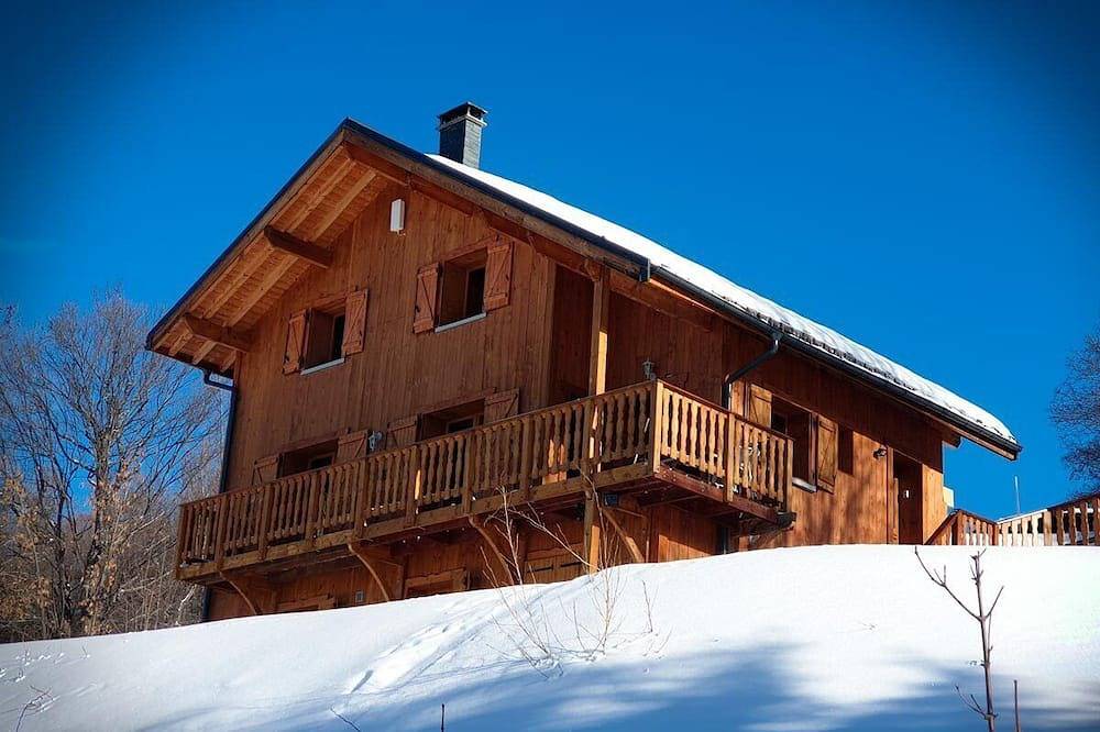 Chalet de 2016, a 1310 m sobre el valle del Maurienne. in Albiez-le-Jeune, Región de Saint-Jean-de-Maurienne