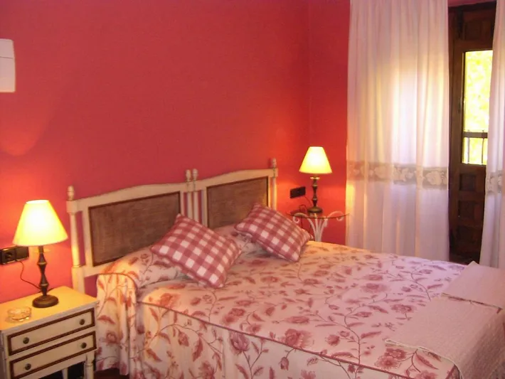 Hotel para 2 personas, con jardín y piscina además de terraza y jacuzzi - 1