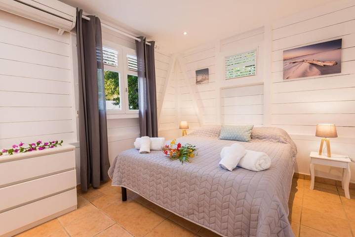 Location de vacances pour 8 personnes, avec piscine et vue ainsi que jardin et terrasse dans Anse Caffard - 4