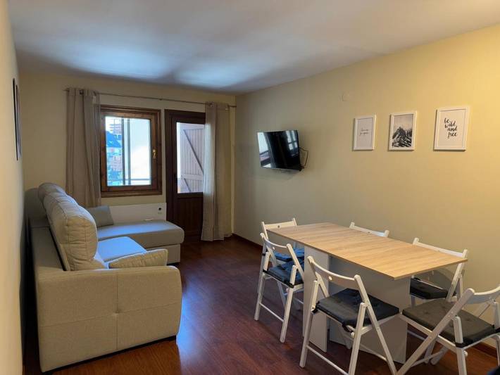 Gîte pour 6 personnes, avec terrasse ainsi que piscine et vue dans Formigal - 4