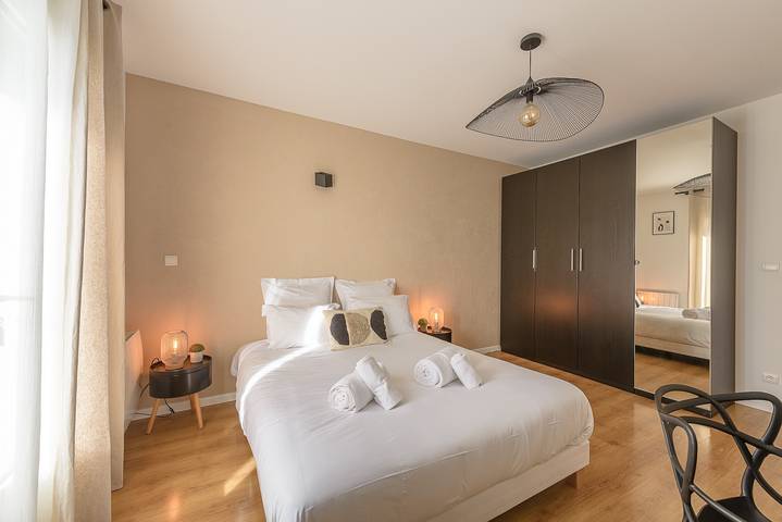 Gîte pour 4 personnes, avec piscine ainsi que vue sur le lac et terrasse, animaux acceptés à Veyrier-du-Lac - 3