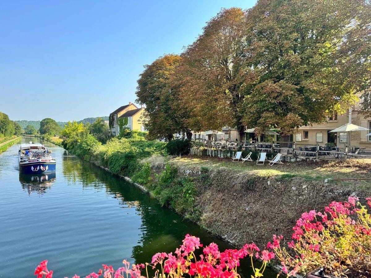 Auberge du Canal in Chassignelles, Arrondissement d'Avallon