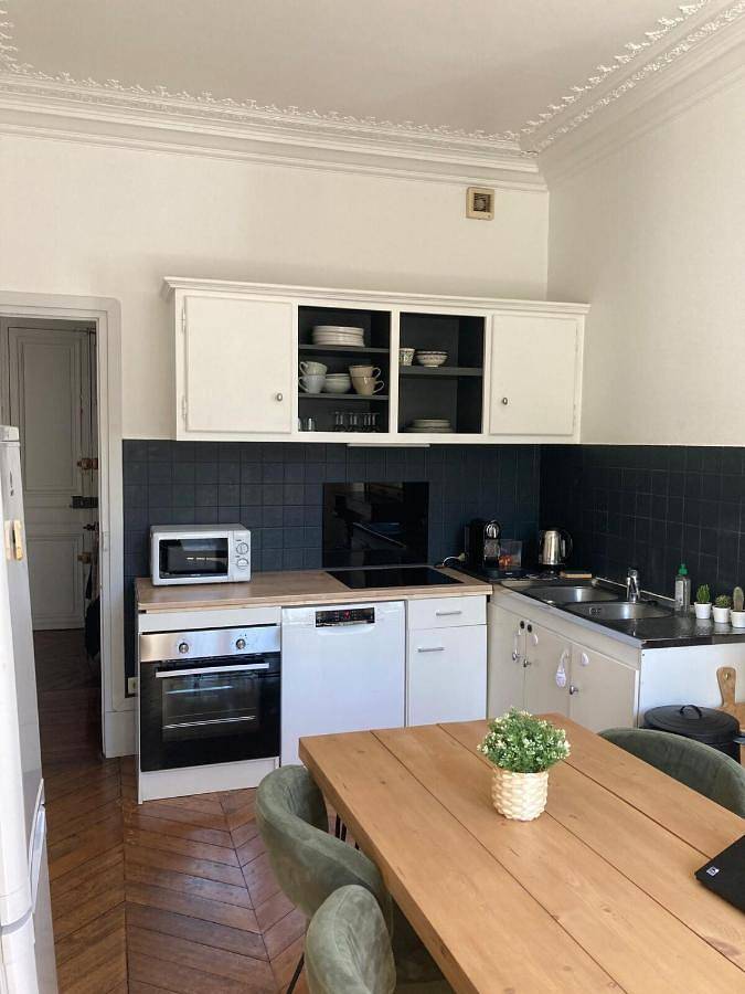 Appartement entier, Very charming Haussmannian apartment with balcony in 3e arrondissement, Paris