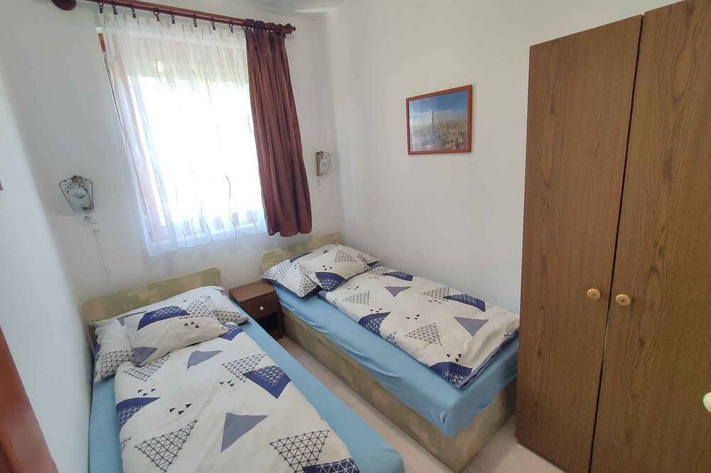 Ferienhaus mit Pool, Internet und Klimaanlage in Balatonkeresztur, Plattensee Südufer
