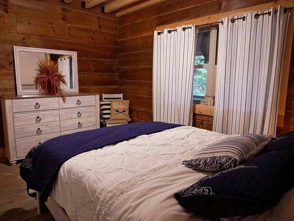 Rocky Top Retreat-Decorated for Christmas Near Nps in West Virginia