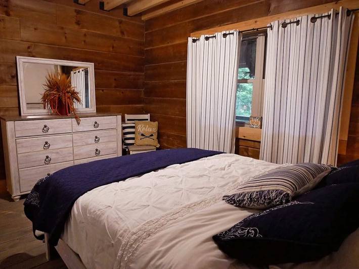 Cottage for 8 people, with yard and balcony as well as hot tub in West Virginia