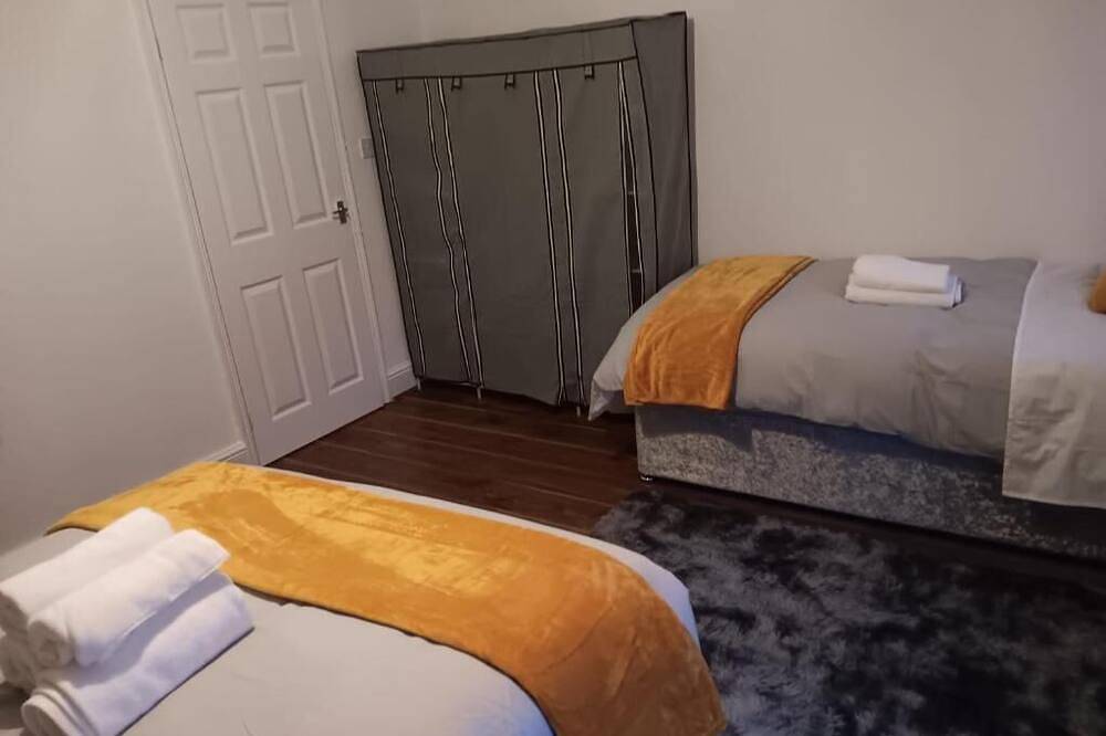 Comfort Home From Home Bolton Central Hilden St - Sleeps - 10 in Bolton, Grand Manchester