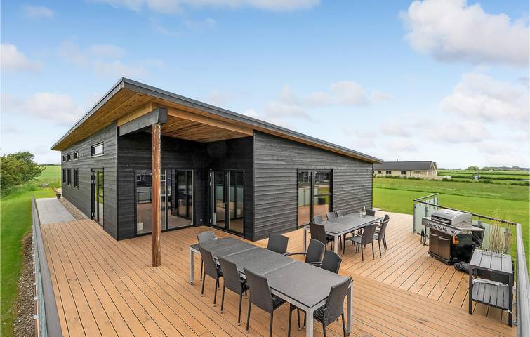 Ferienhaus für 12 Personen, mit Terrasse und Garten in Hostrup Strand