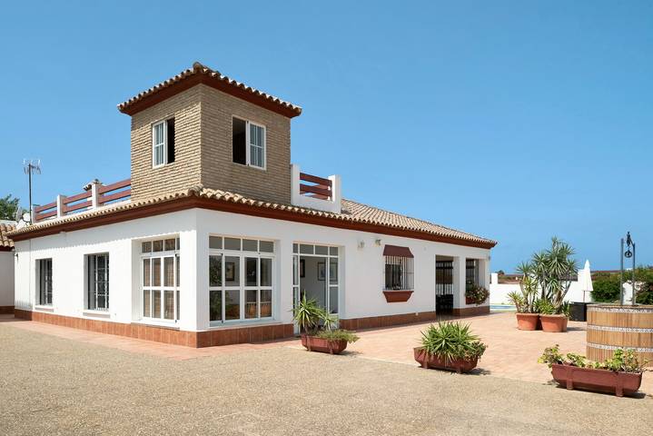 Villa « Cruz del Sur » avec piscine, jardin, 3 terrasses et Wi-Fi in Conil de la Frontera, Costa de la Luz