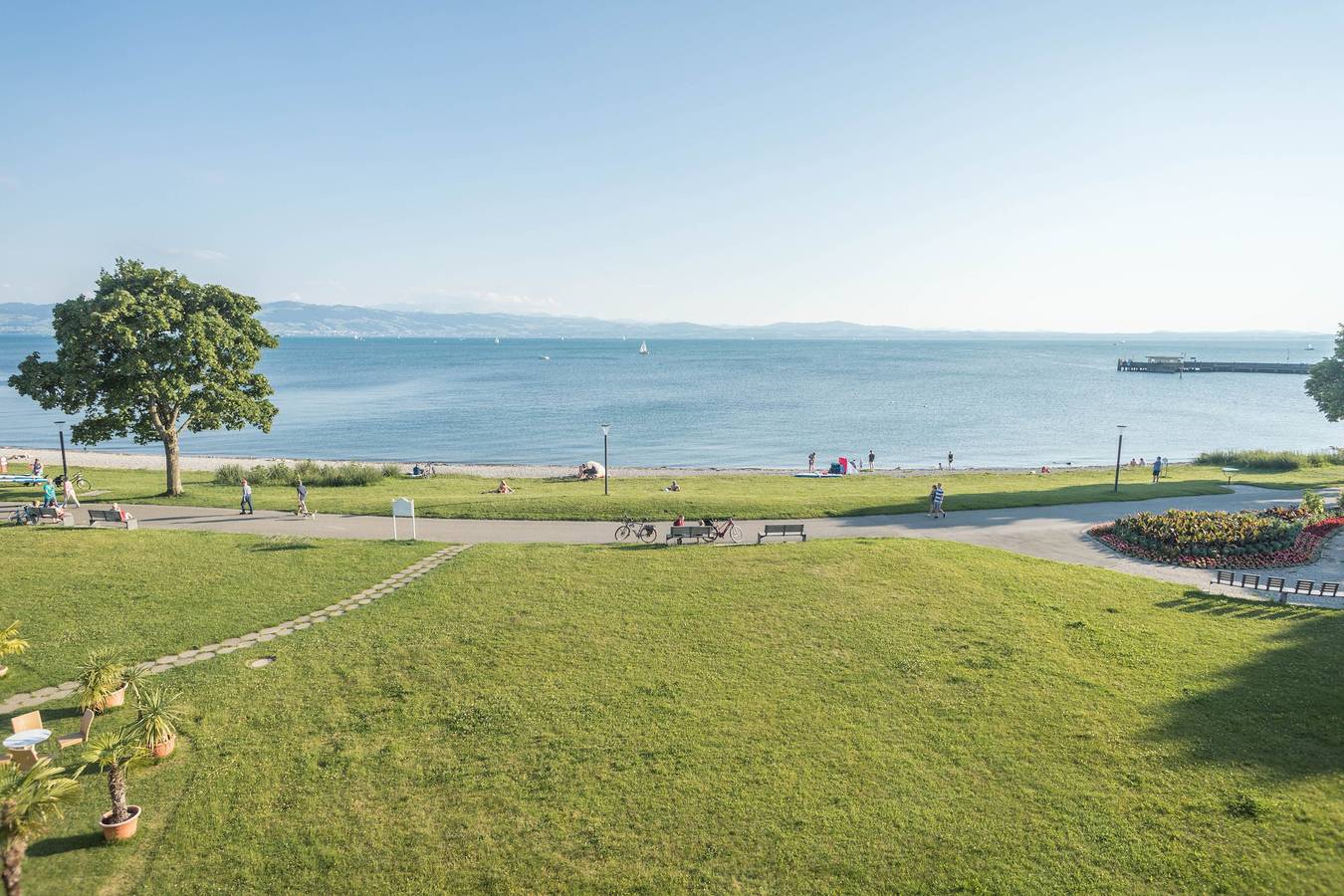 Ganze Wohnung, Ferienwohnung "Montfort" direkt am Bodensee mit Blick auf den See und die Berge in Langenargen, Region Bodensee-Oberschwaben