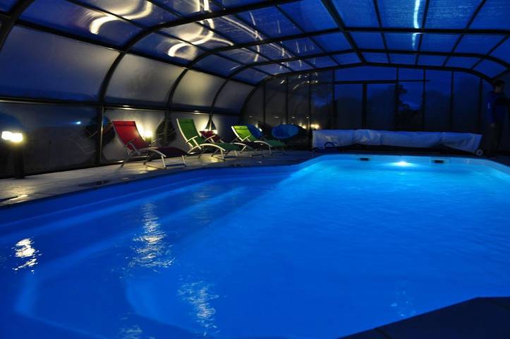 Gîte pour 4 personnes, avec Terrasse ainsi que Jardin et Piscine à Pleudaniel