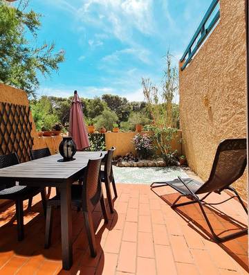 Gîte pour 5 personnes, avec vue ainsi que piscine et jardin à Fitou