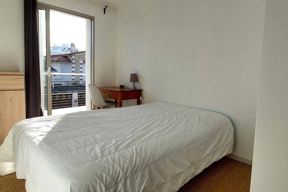 Villa située dans le quartier le plus prisé de Royan - à 1mn du marché du parc in Royan, Côte de Beauté