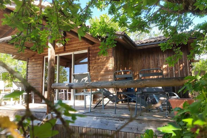 Gîte pour 4 personnes, avec Terrasse et Jardin ainsi que Piscine et Sauna à Orliaguet