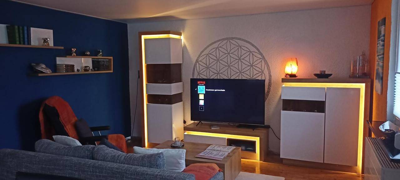 Ganze Wohnung, Fewo Blaue Oase, Netflix, Massagesessel, Whirlpool Badewanne in Germersheim, Rheinebene