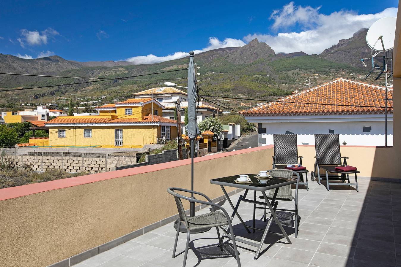 Apartamento inteiro, Apartamento de férias 'Fewo Arafo' com vista para o mar, terraço privado e Wi-Fi in Güímar, Tenerife (Sul)