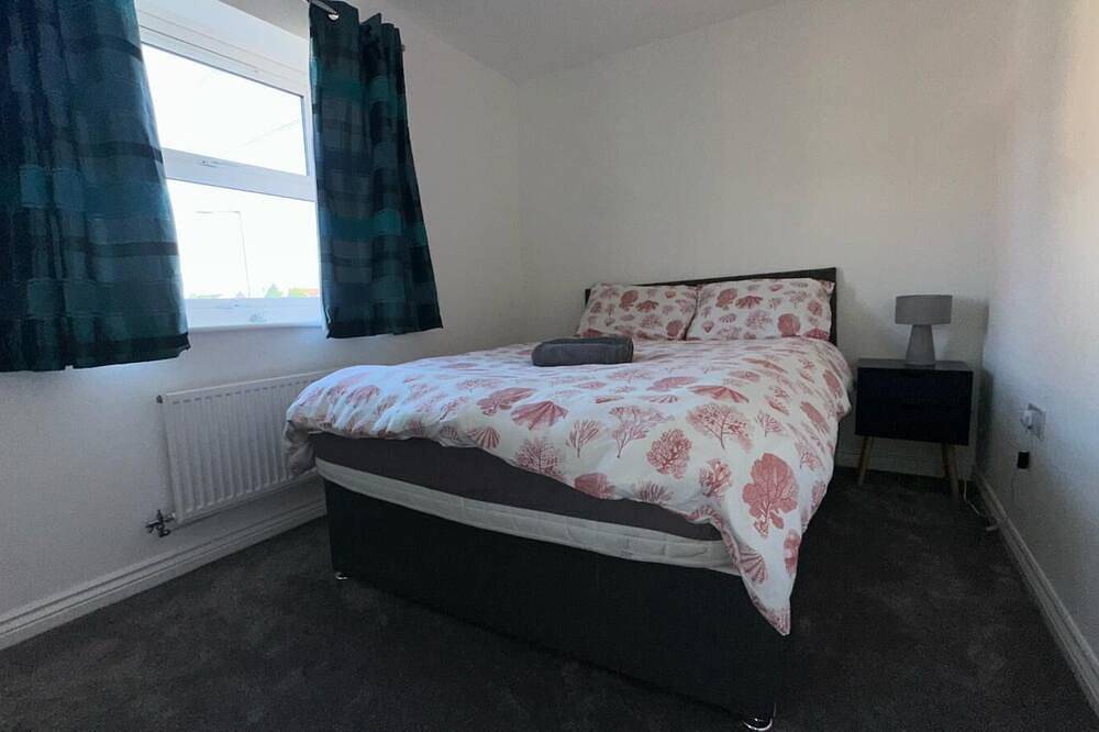 Entire apartment, Cosy 2-Bed Maisonette| Aylesbury| Free Parking in Buckinghamshire