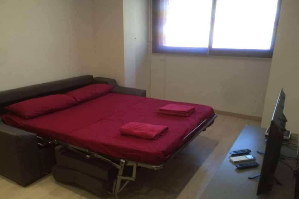 Apartamento entero, Modern 2-Bdrm Ground Floor w/Free Parking Wifi Ac Dishwasher Washer/Dryer Metro! in Sant Andreu, Barcelona