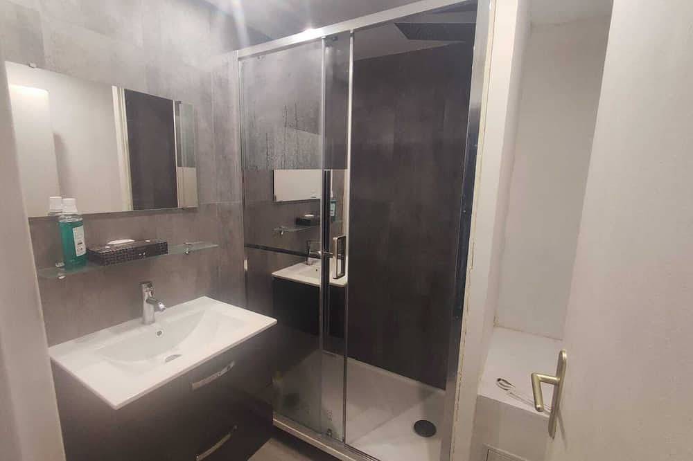 Entire apartment, Apartment with 2 bedrooms and a large living area Morlaix near the station in Morlaix, Ceinture Dorée