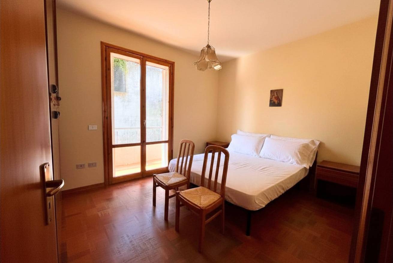 Apartamento entero, Cn048 - Cesenatico, large four-room apartment with double parking space and garden in Cesenatico, Provincia de Forlì-Cesena