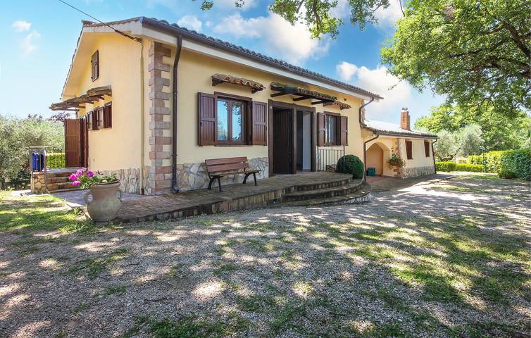 Gemütliche 200 m² große Ferienwohnung mit Pool und WLAN, 2 km vom Stadtzentrum von Selci entfernt in Selci, Rieti Provinz
