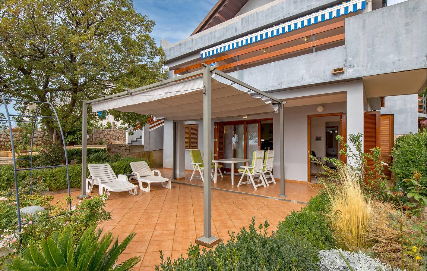 Ganze Ferienwohnung, Ferienwohnung mit Meerblick, Terrasse, WLAN und Parkplatz in Küstennähe in Cesarica, Naturpark Velebit