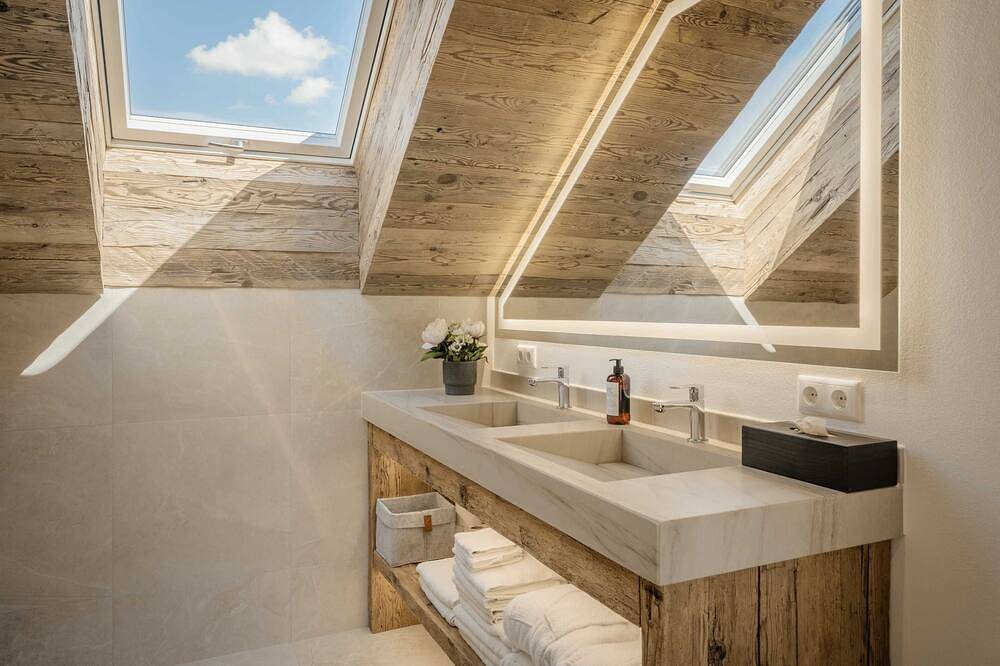 Ganze Wohnung, Luxus Apartment am Wolfgangsee | mit Whirlpool für 4 Personen | panoramanest in Strobl, Bezirk Salzburg-Umgebung