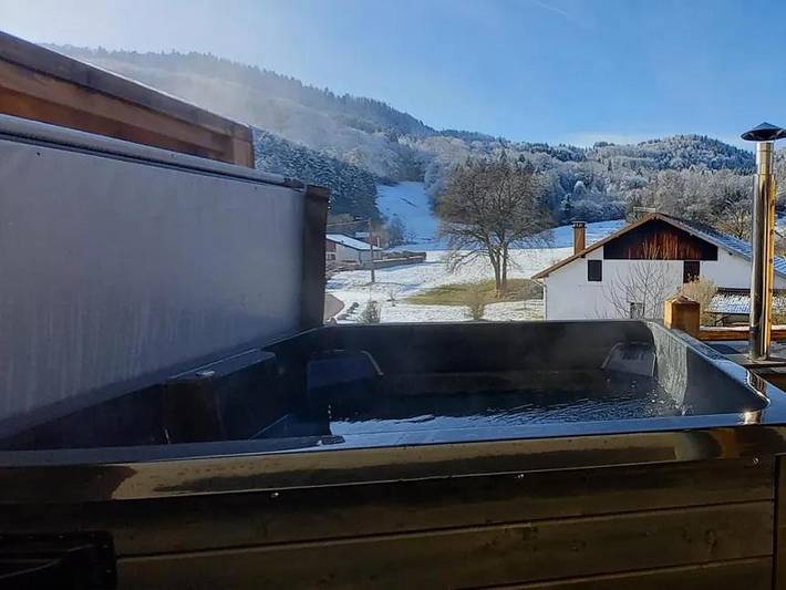 Gîte pour 4 personnes, avec balcon et jacuzzi à Rupt-sur-Moselle
