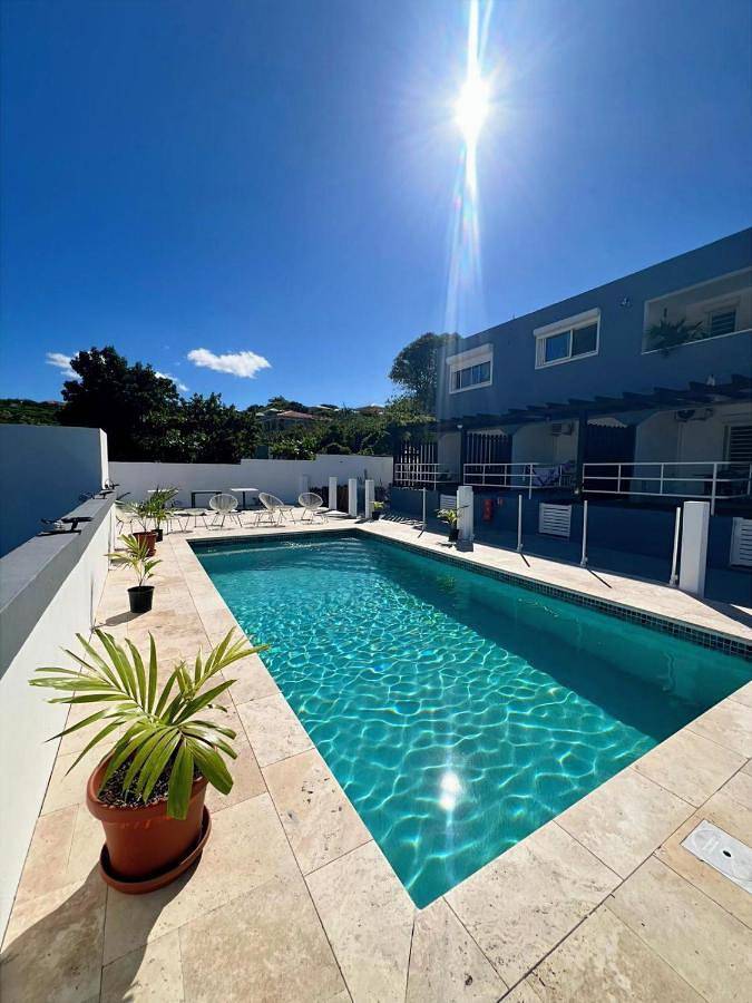 Maison d’hôte pour 2 personnes, avec piscine ainsi que vue et jardin