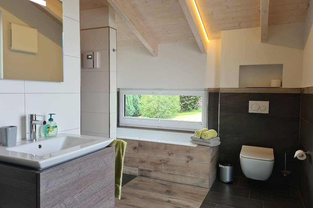 5* Ferienhaus mit Sauna für bis zu 5 Personen direkt am Naturpark Reinhardswald in Hofgeismar, Hessisches Bergland