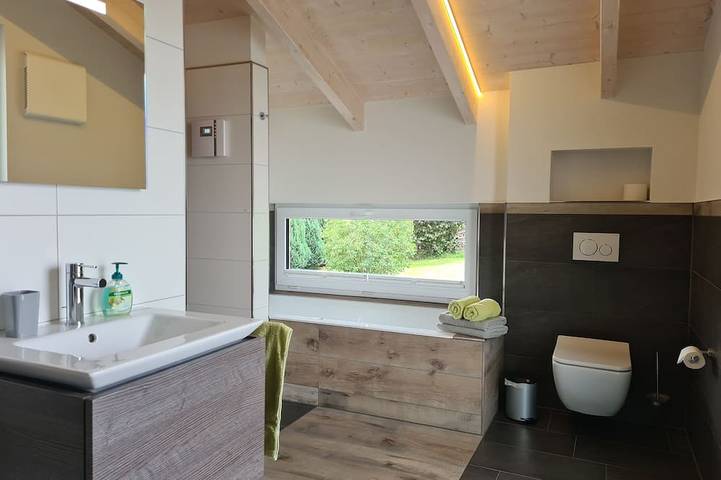 5* Ferienhaus mit Sauna für bis zu 5 Personen direkt am Naturpark Reinhardswald in Hofgeismar, Landkreis Kassel