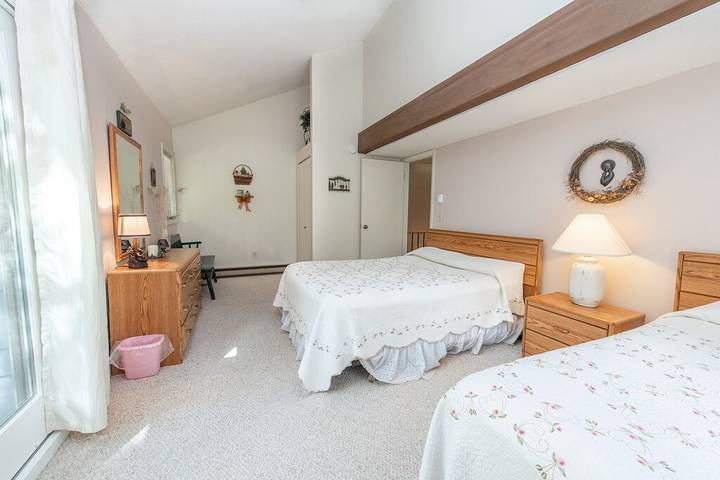 Vacation rental for 8 people, with hot tub and balcony in McHenry