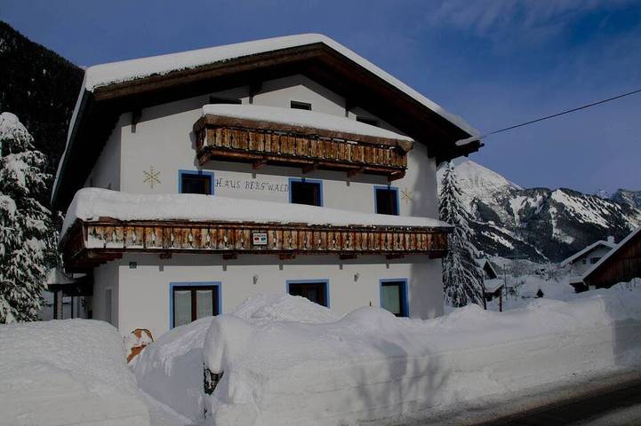 Ferienwohnung für 4 Personen, mit Balkon und Garten sowie Sauna in Bichlbach