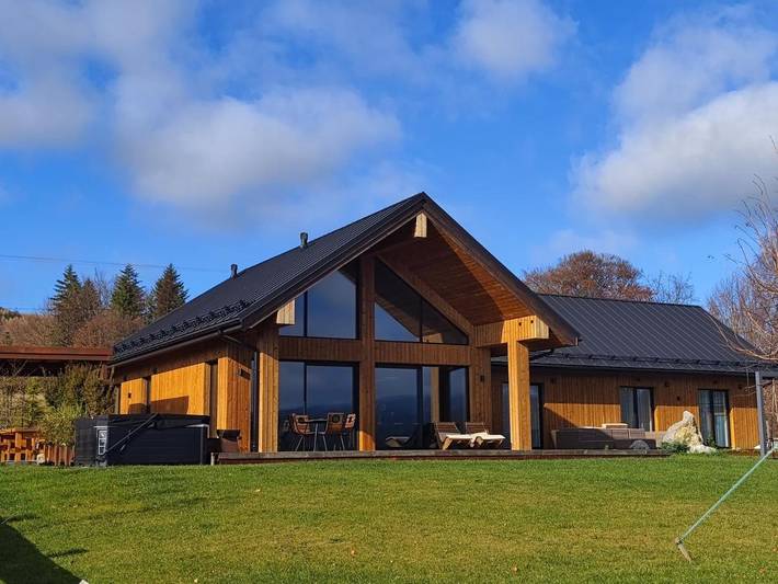 Dom dla 10 osób, z Jacuzzi i Taras oraz Ogród i Sauna w Istebna