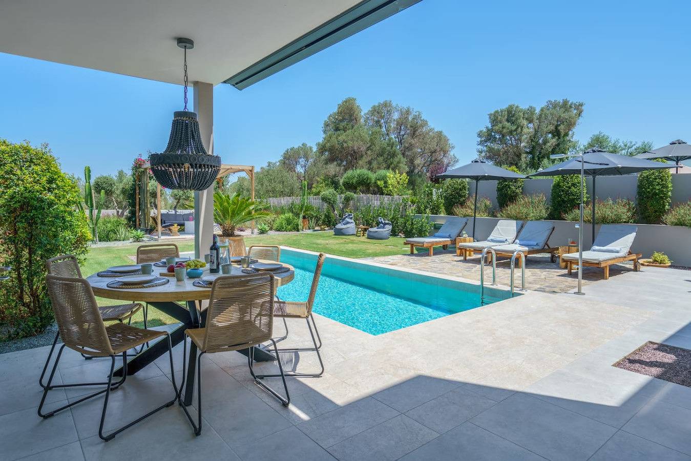 Modern Villa with Terrace View, Private Pool & Bbq in Rethymno und Umgebung