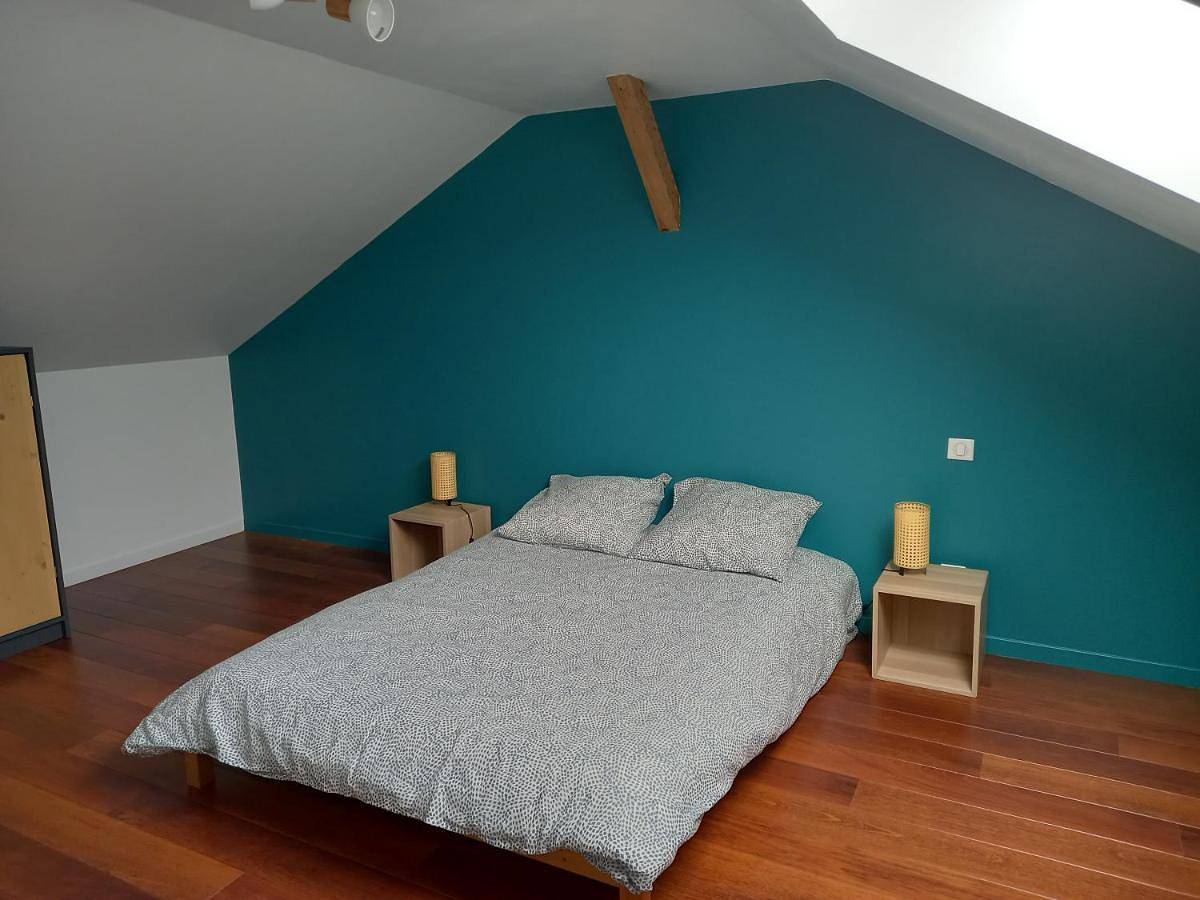 Appartement entier, Two-Bedroom Apartment in Ozenay, Région de Mâcon