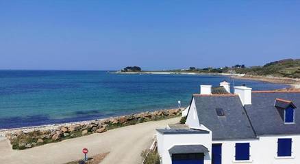 Gîte pour 10 personnes, avec terrasse et vue dans Térénez