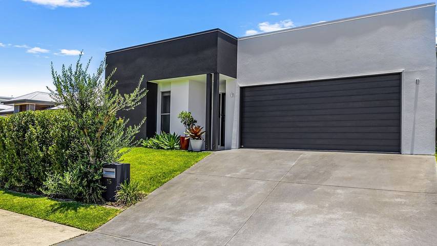 Holiday letting for 8 people, with pool in Peregian Beach