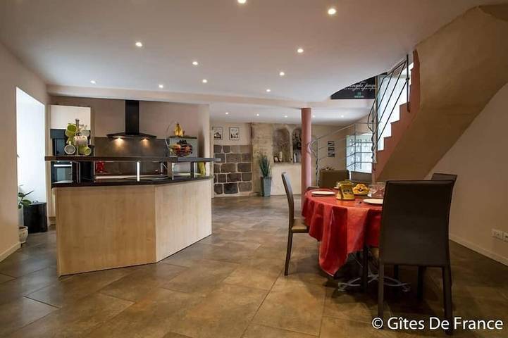 Location de vacances pour 6 personnes, avec balcon à Champeix