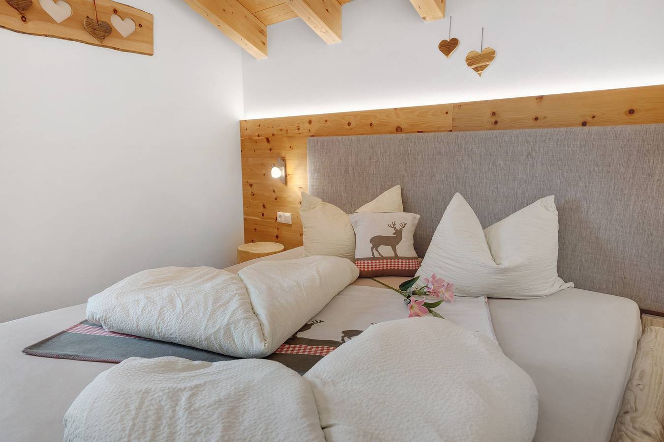 Appartamento intero, Appartamento 'Niederhaushof' con vista sulle montagne, balcone e Wi-Fi in Ultimo, Gruppo Ortles-Cevedale