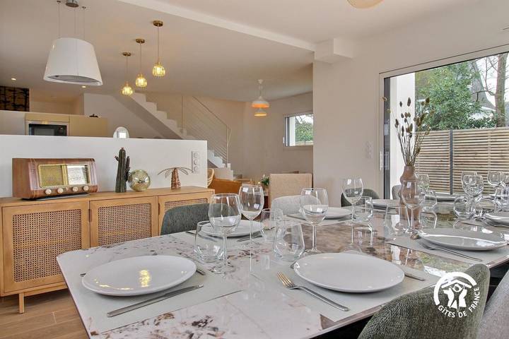 Gîte pour 8 personnes, avec terrasse ainsi que jardin et piscine à Damgan - 2