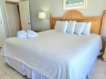 Beach Rental for 4 Guests in Four Mile Village, Miramar Beach, Picture 2