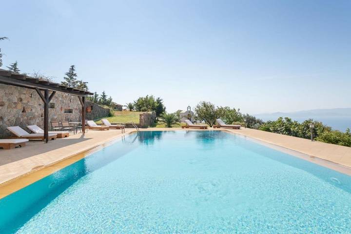 Location de vacances pour 2 personnes, avec vue ainsi que jardin et piscine dans Perdika - 3