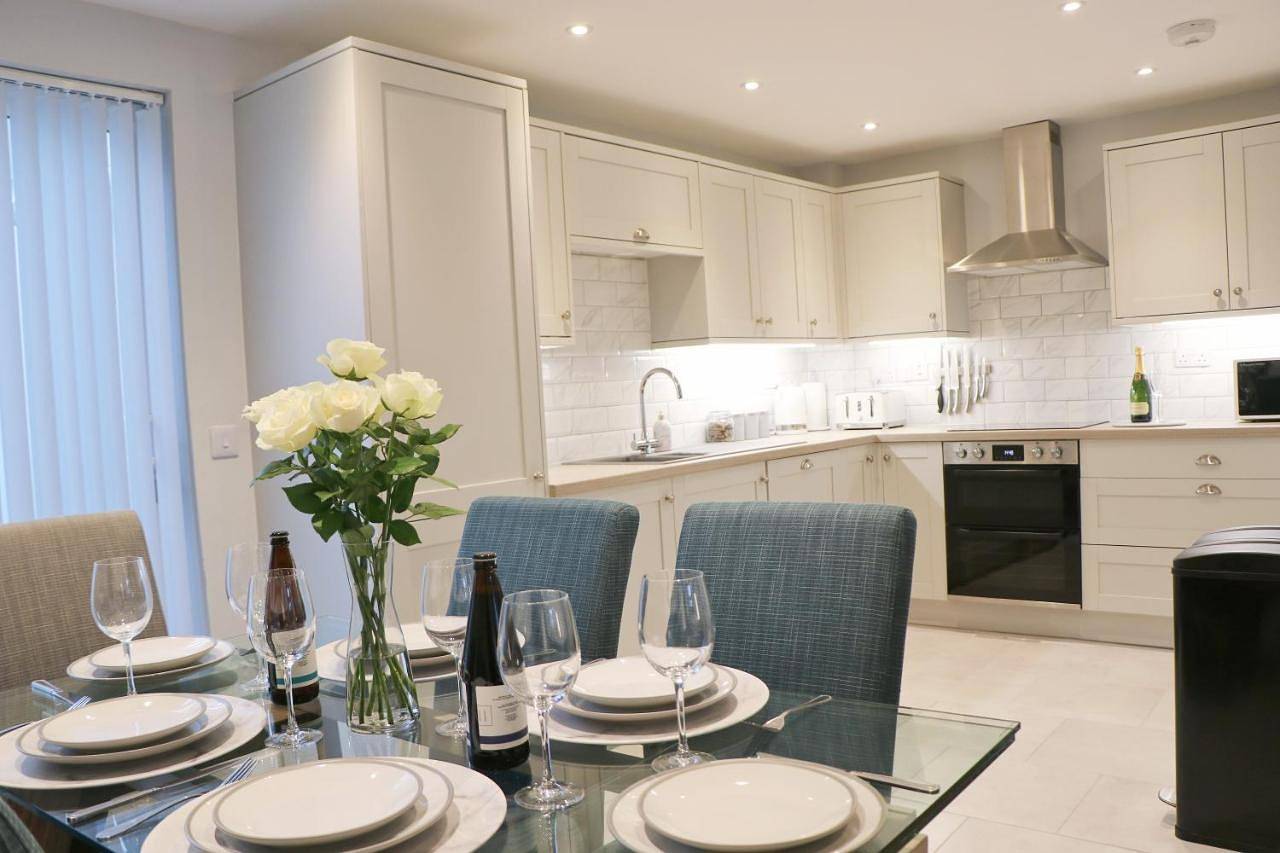 Townhouse, close to harbour with sea views in Padstow, Cornwall