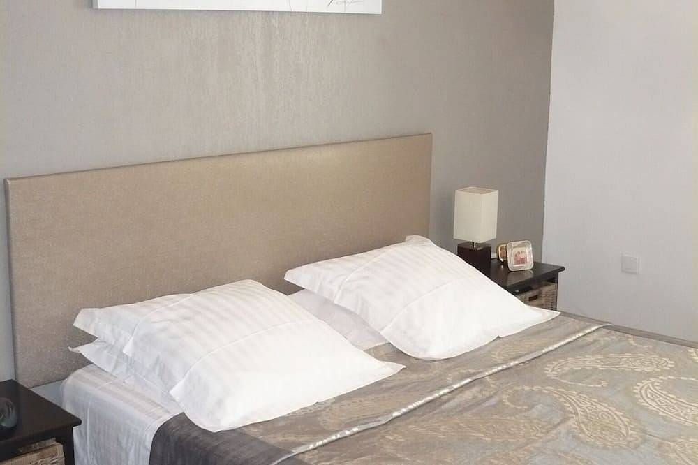 Jolie villa avec piscine privée, jardin, climatisation et parkings,  Cagnes/mer in Cagnes-sur-Mer, Côte méditerranéenne (France)