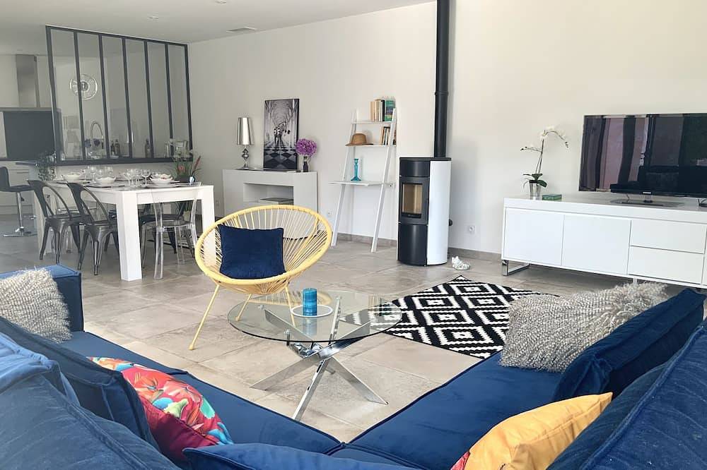 Villa Moderne. Air Conditioned. Swimming Pool. Barbecue. No Vis A Vis. Optical Fiber in Aviñón, Vaucluse