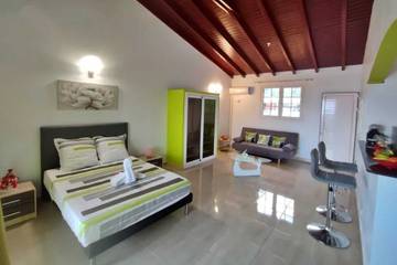 Gîte pour 2 personnes, avec piscine et balcon à Capesterre-Belle-Eau